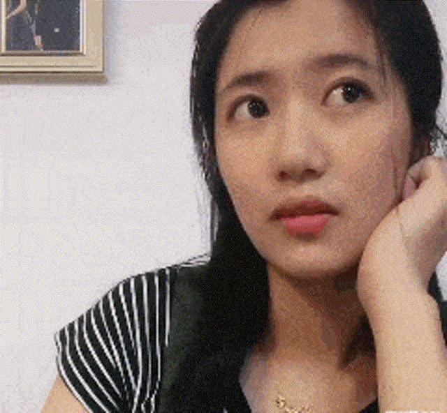 女生看到可怕的一幕,女生看到帅哥的眼神好吓人