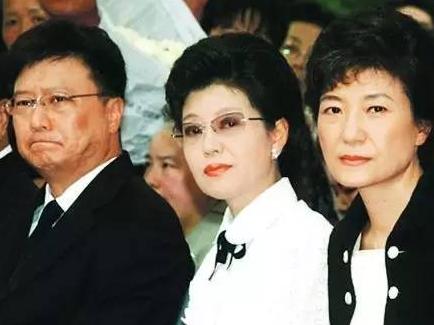 朴槿惠和妹妹弟弟的关系,朴槿惠兄弟姐弟