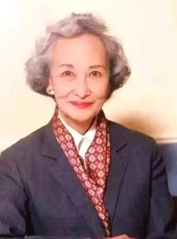 月入3000元买lv包包,买假名牌包美女