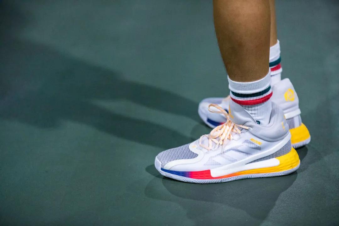 与罗斯11外形相像的鞋,罗斯11和米切尔3怎么选