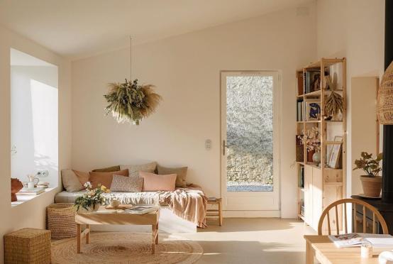 原木风格装修搭配藤编,原木元素打造自由舒适的家居空间