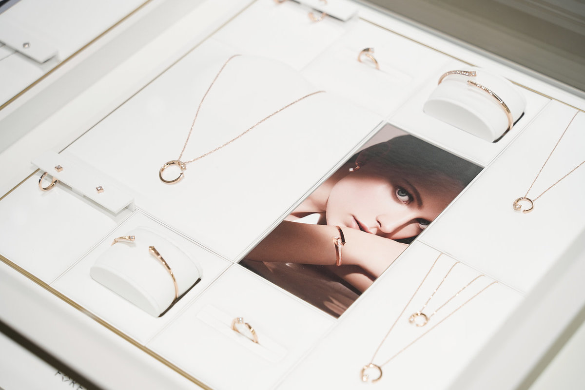 戴比尔斯和戴比尔斯永恒印记区别,周大福戴比尔斯永恒印记星空系列