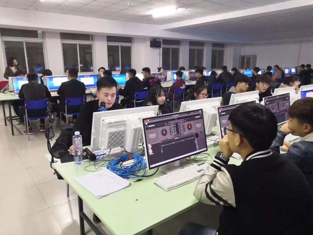 新学期课程延续公告,大学线上选修课去哪儿上