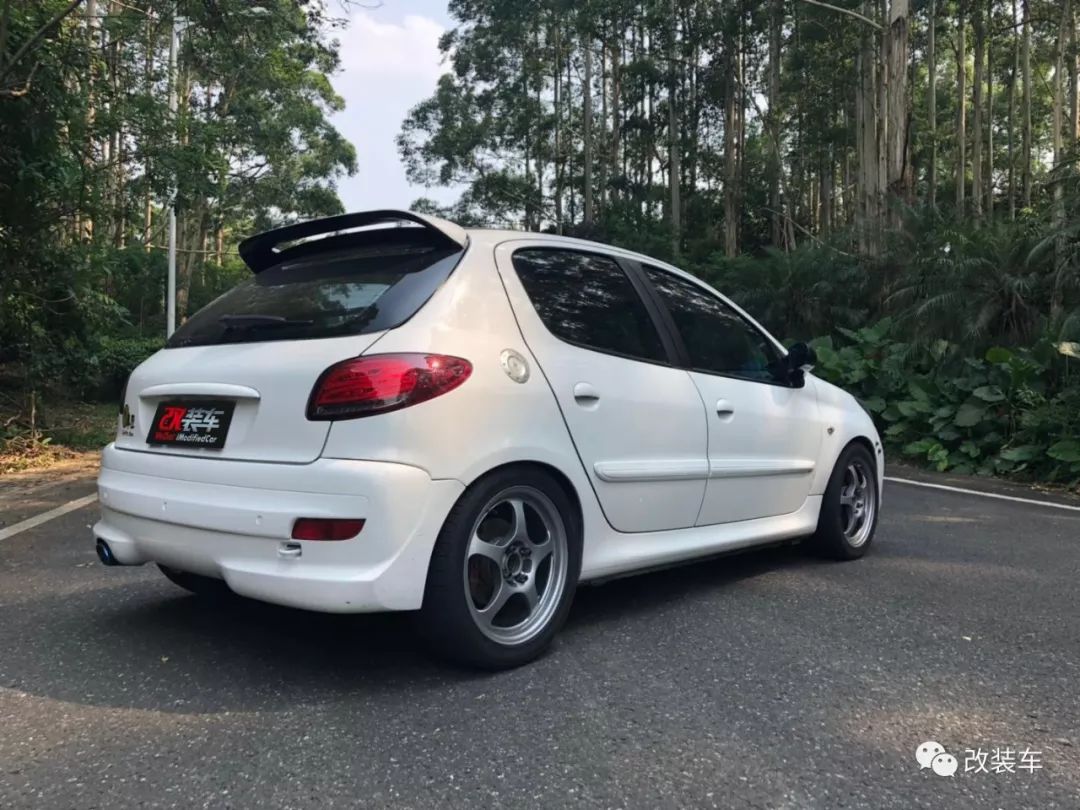 改装也疯狂黑武士标致207的蜕变,08年标致207还能值多少钱