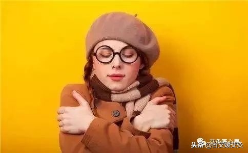 女性腹部金三角穴,女人肚脐突出神器