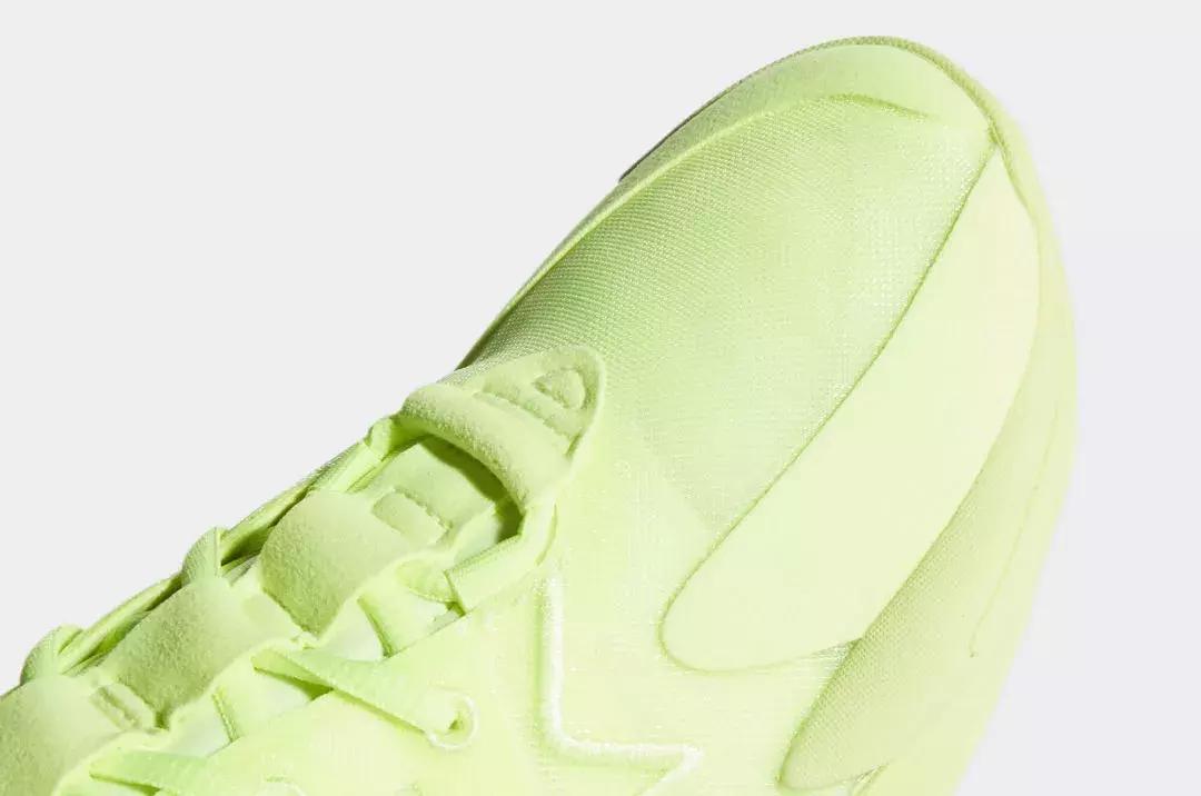 阿迪达斯天足签名鞋,阿迪团队鞋比签名鞋好吗