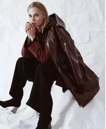 羽绒服怎么穿效果最好 (羽绒服穿着要什么样才叫做刚合适)