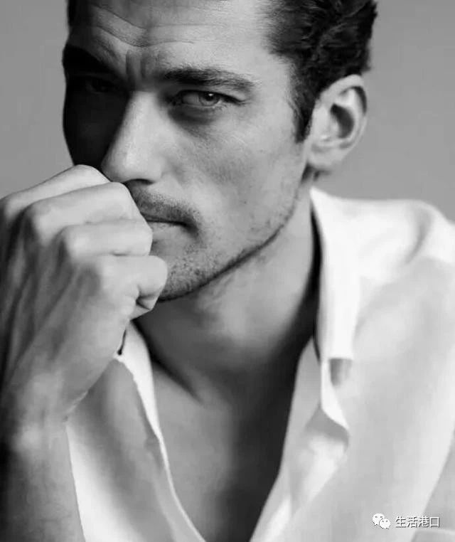 白衬衫发黄洗白可以用84消毒液吗,白衬衫放久了发黄怎么洗白