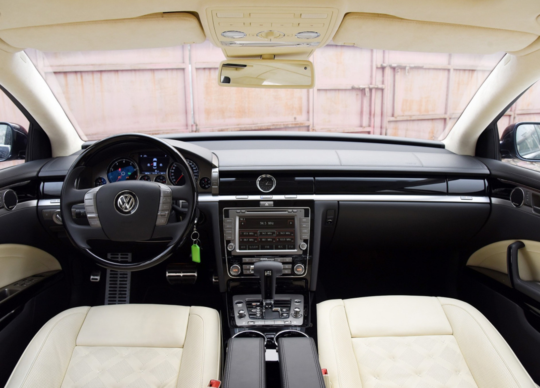 广东一辆破大众火了，挂“55555”车牌被吐槽，车主：我这车170万