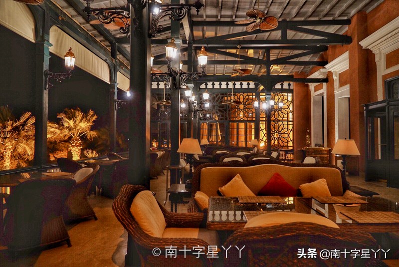 一半沙漠一半海洋图片,一半沙漠一半湖水