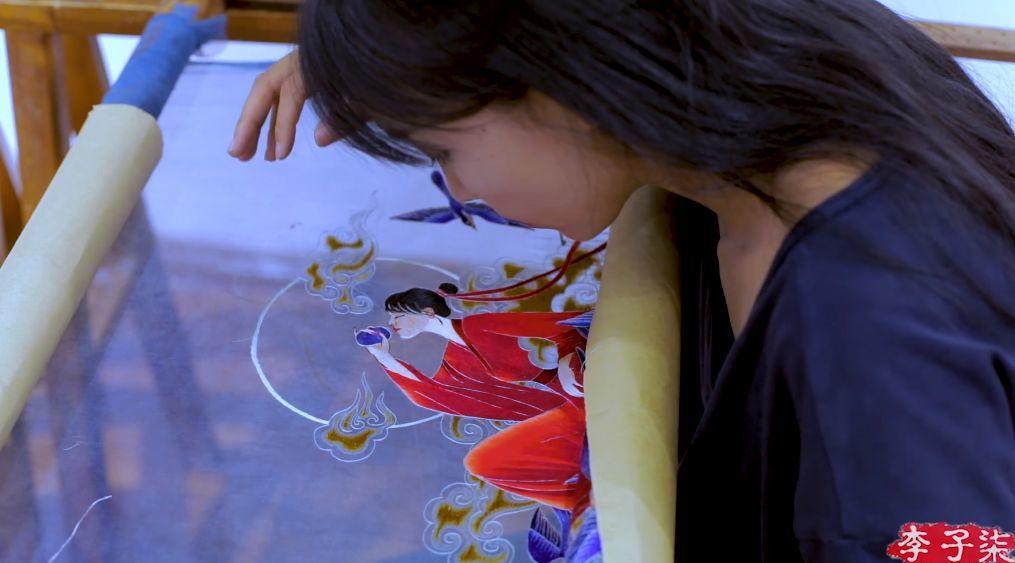 她凭“中华之美”圈粉海外，却被国内网民骂成筛子