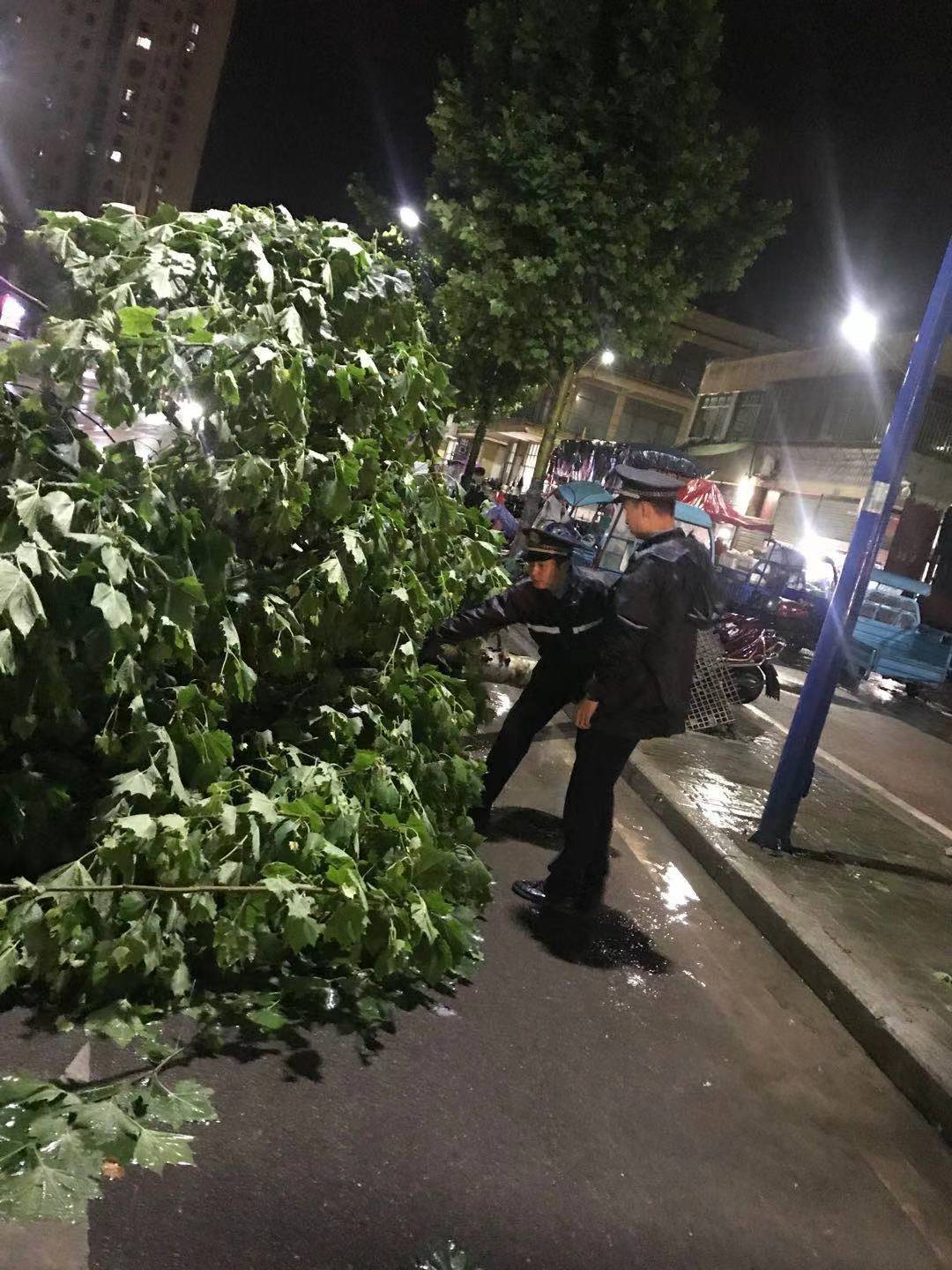 【我为群众办实事】江西景德镇：暴雨天“逆流”而上的瓷都公安