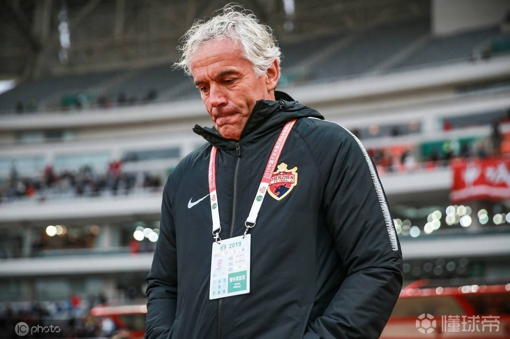 天意？后腰失意被国足名宿激活！香港小将路转粉是深圳生日惊喜