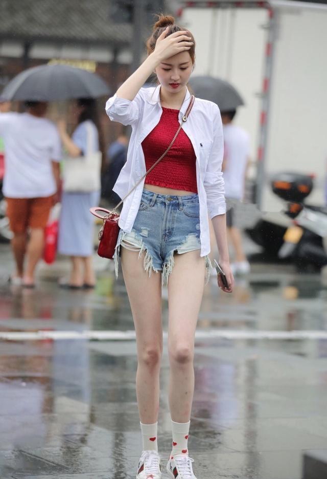 腿上针尖小红点不痛不痒,腿上针尖小红点