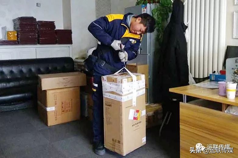 一名快递小哥的故事,物流小哥真实故事