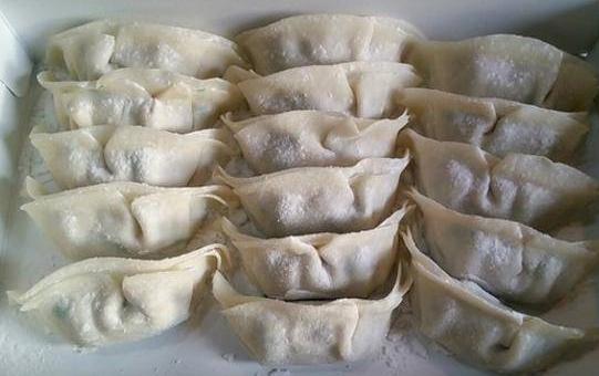 包饺子怎么放冰箱不粘连,自己包的饺子怎么放冰箱里