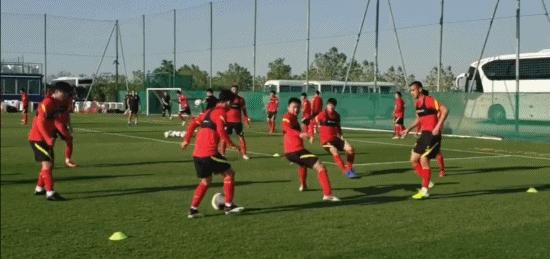 董路谈足球训练,董路评国足踢不了复杂