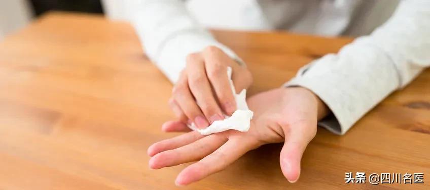 一到夏天手上起小水泡痒注意事项,手上长小水泡可能是什么原因引起