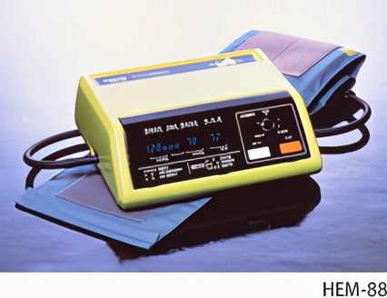 欧姆龙电子血压计制造商 (血压计10大品牌欧姆龙)