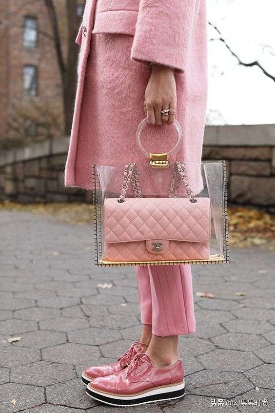 2024年手袋流行颜色,受欢迎的粉红色手袋