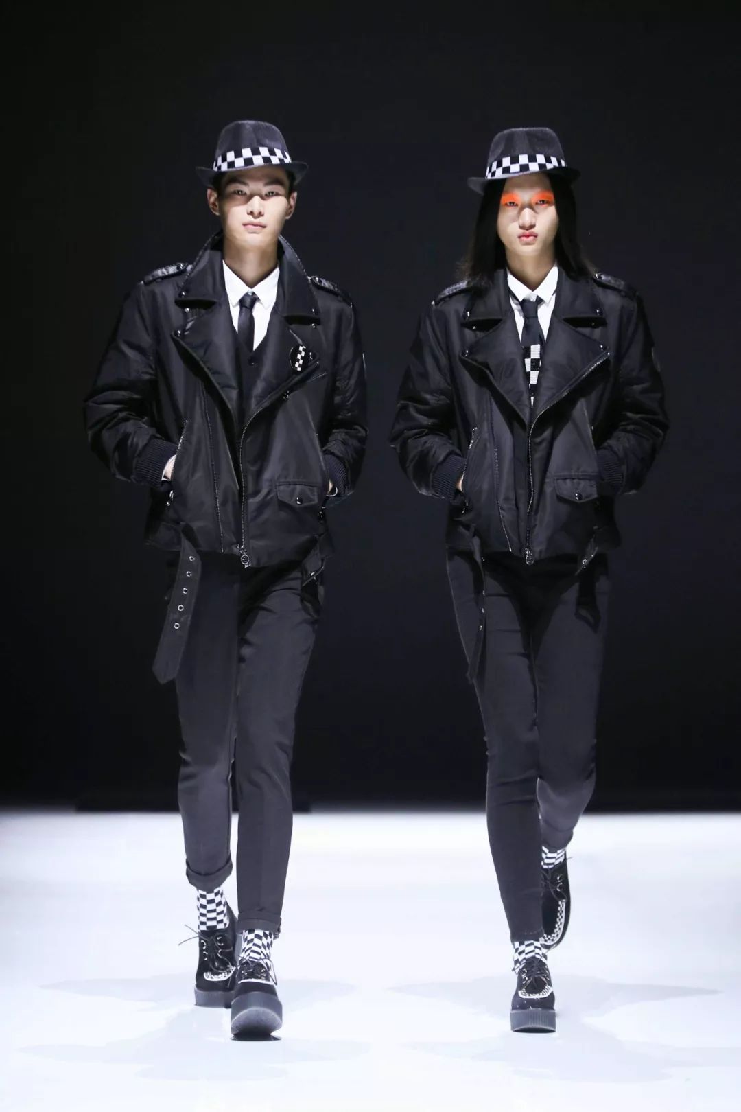 为了抢全球大咖都在翻牌的羽绒服，我差点挤晕在波司登...