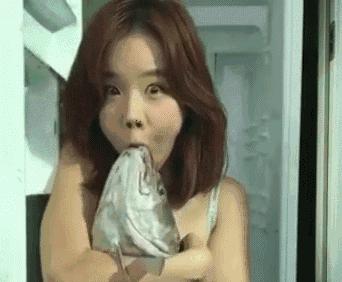 爆笑gif妹子你都拖大家的后腿了,搞笑gif妹子绝对是一位运动健将