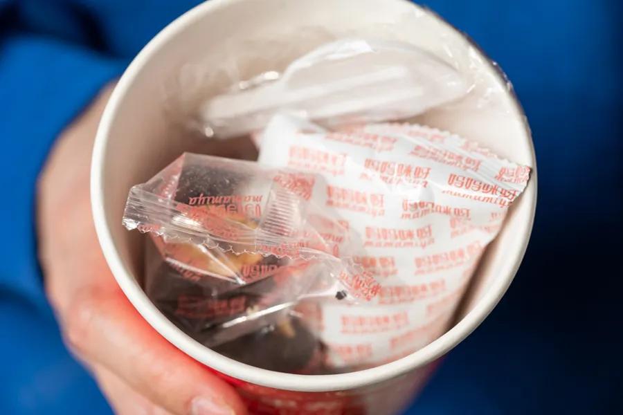 在李佳琪直播间买零食，是个划算的选择吗？