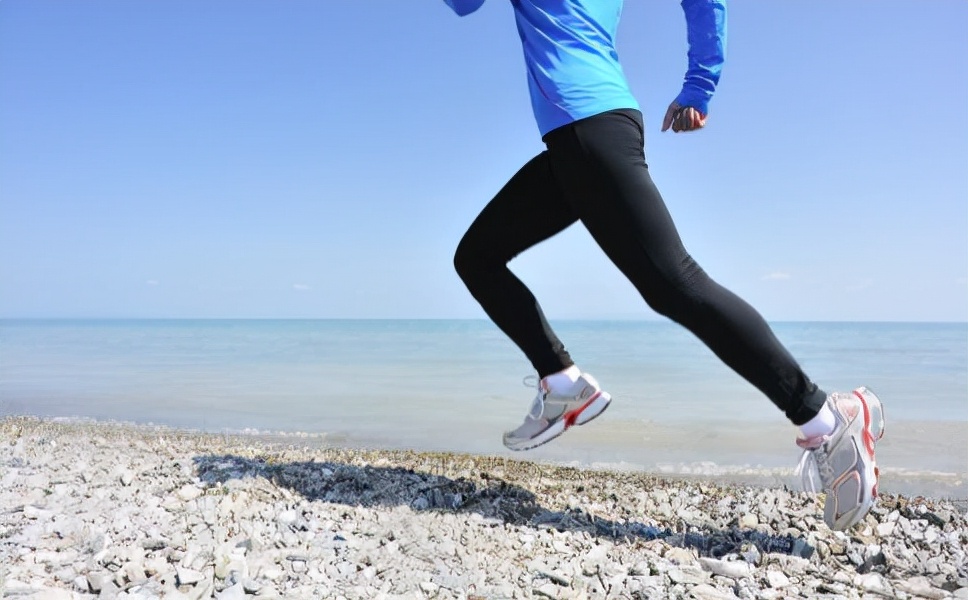 屁股大怎么穿衣显瘦,屁股大穿什么上衣比较显瘦