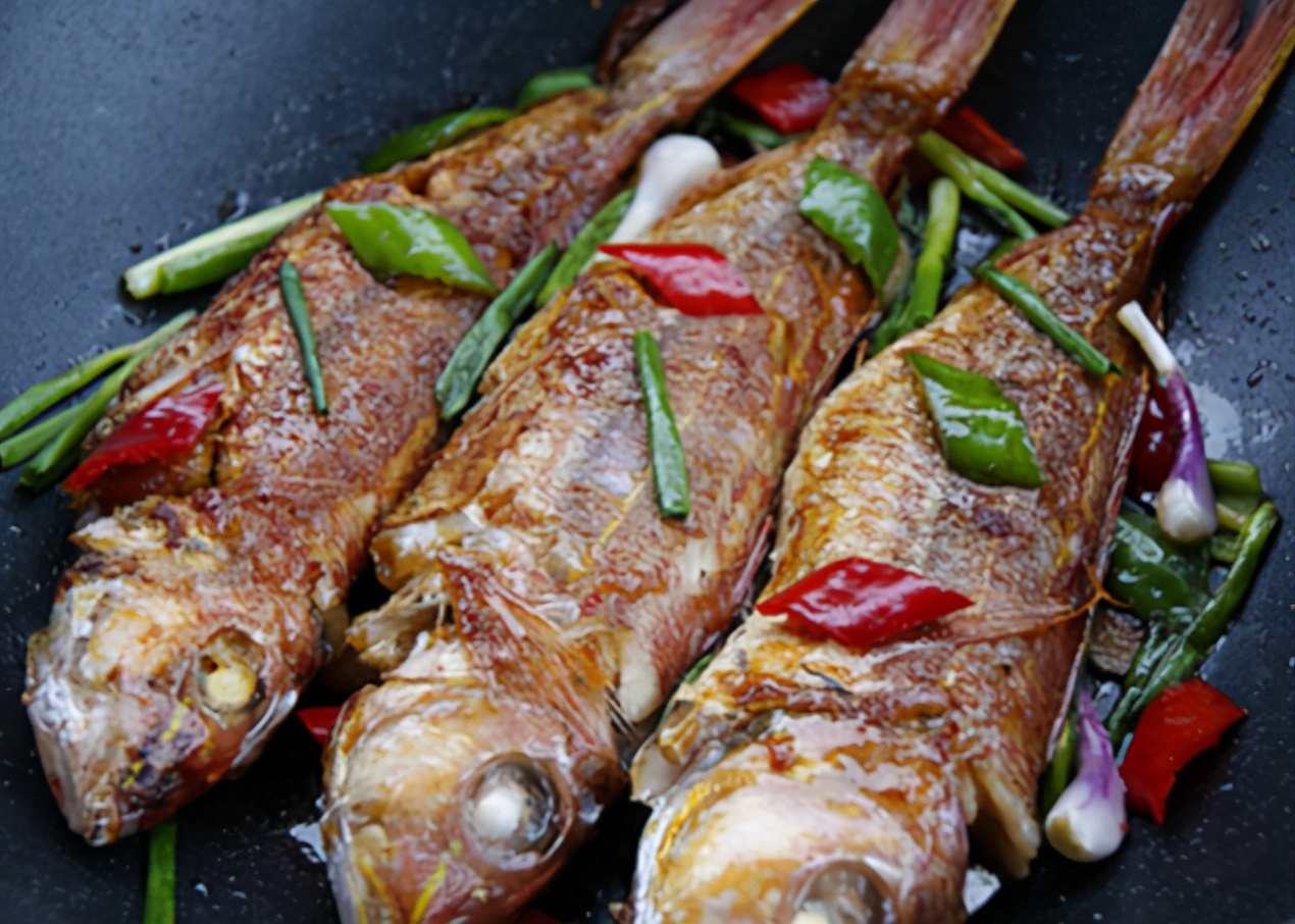 煎鱼怎么煎不破皮,煎鱼别直接下油锅煎加上这一步