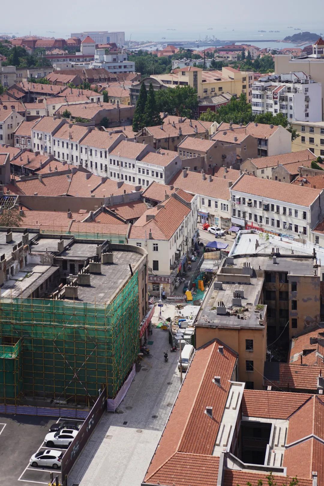 青岛的海给人很惬意,夏天青岛的海边热吗