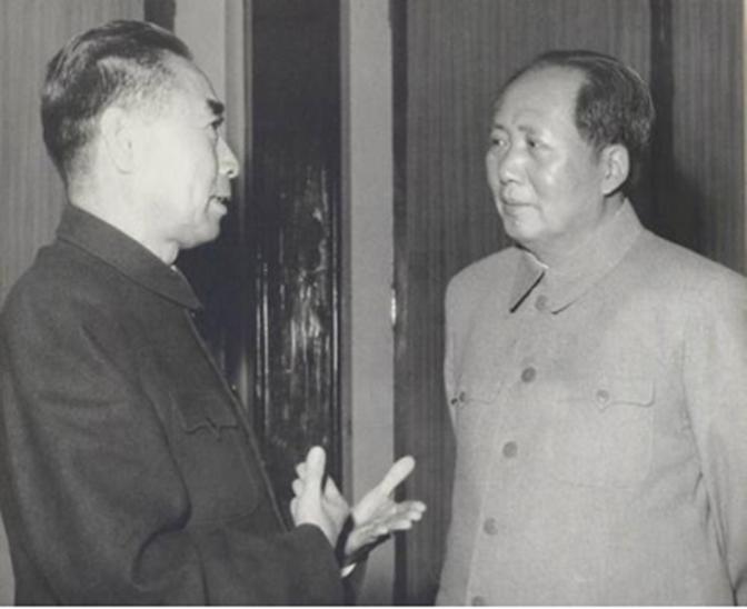 周总理病逝后，73名工人连夜缝制棉袄寄给邓妈妈，*颖超邓**寄去30元