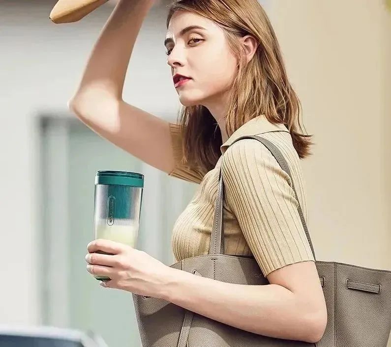 便携榨汁杯真的太方便,随身果蔬榨汁杯