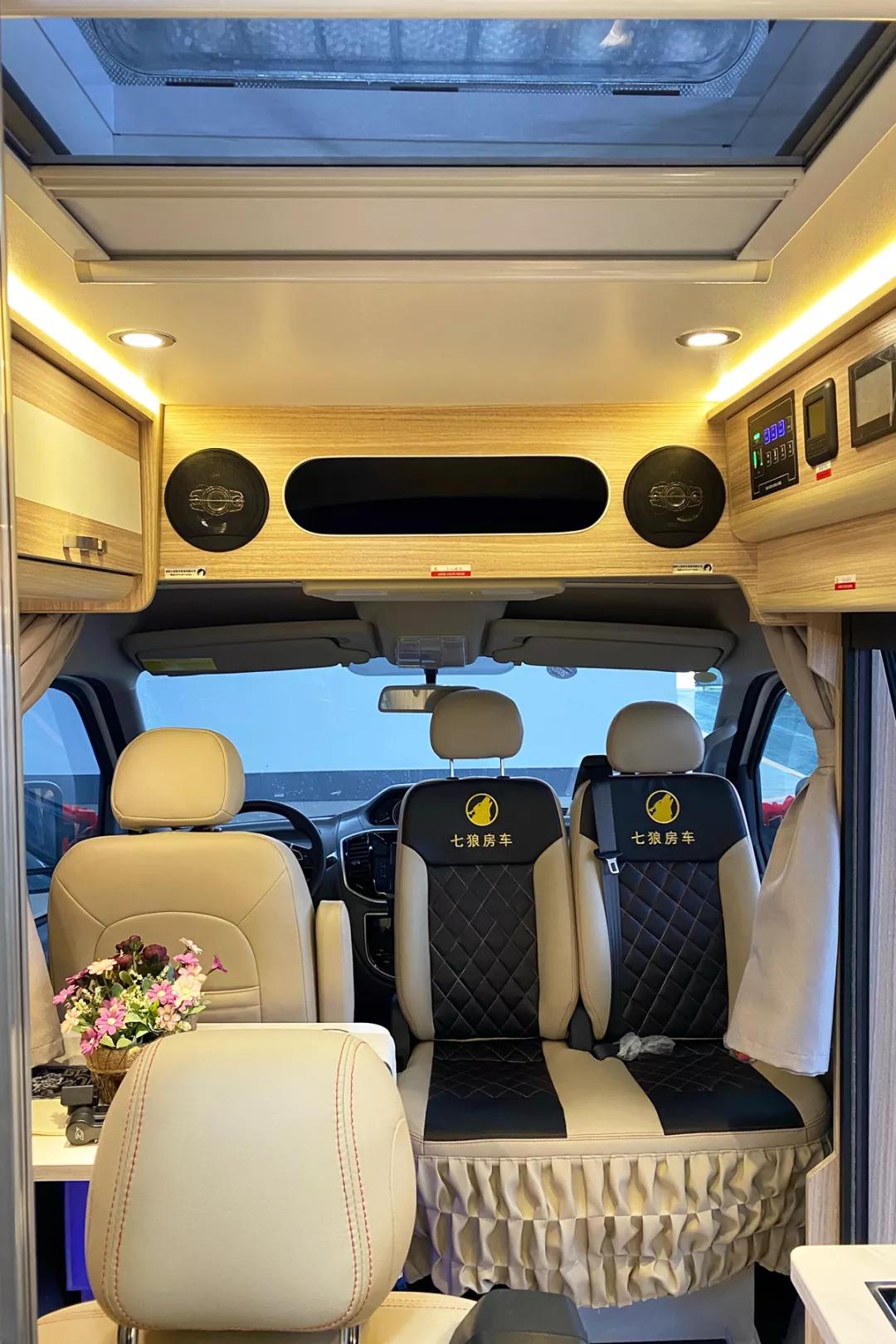 最新款大通v80b型房车,大通原厂2018款rv80b型短轴房车