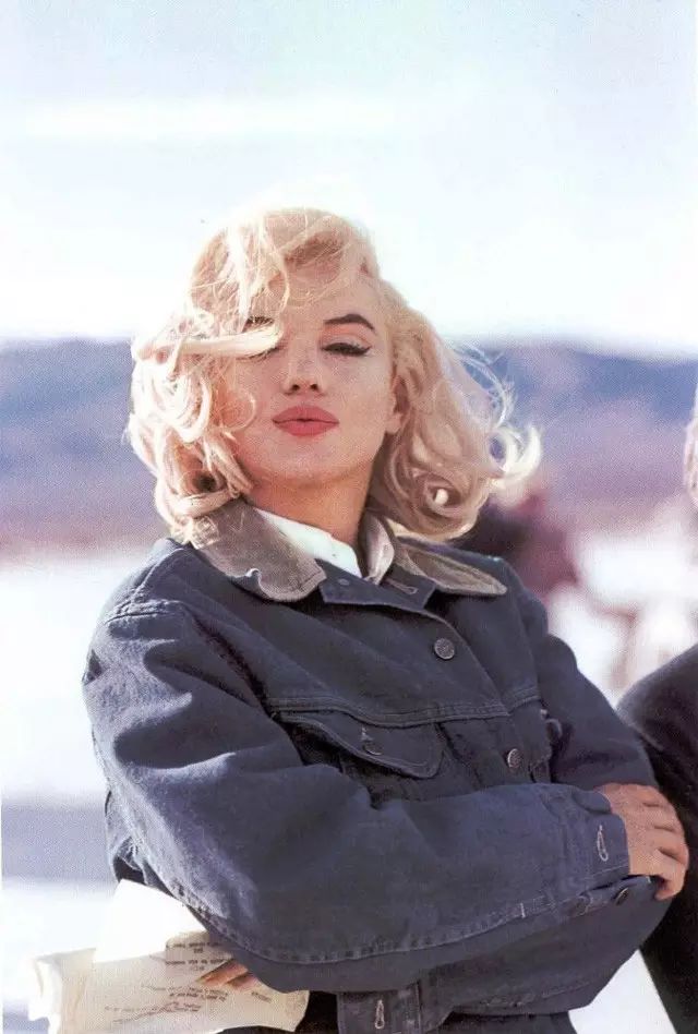 落入凡间的性感天使，36岁香消玉殒