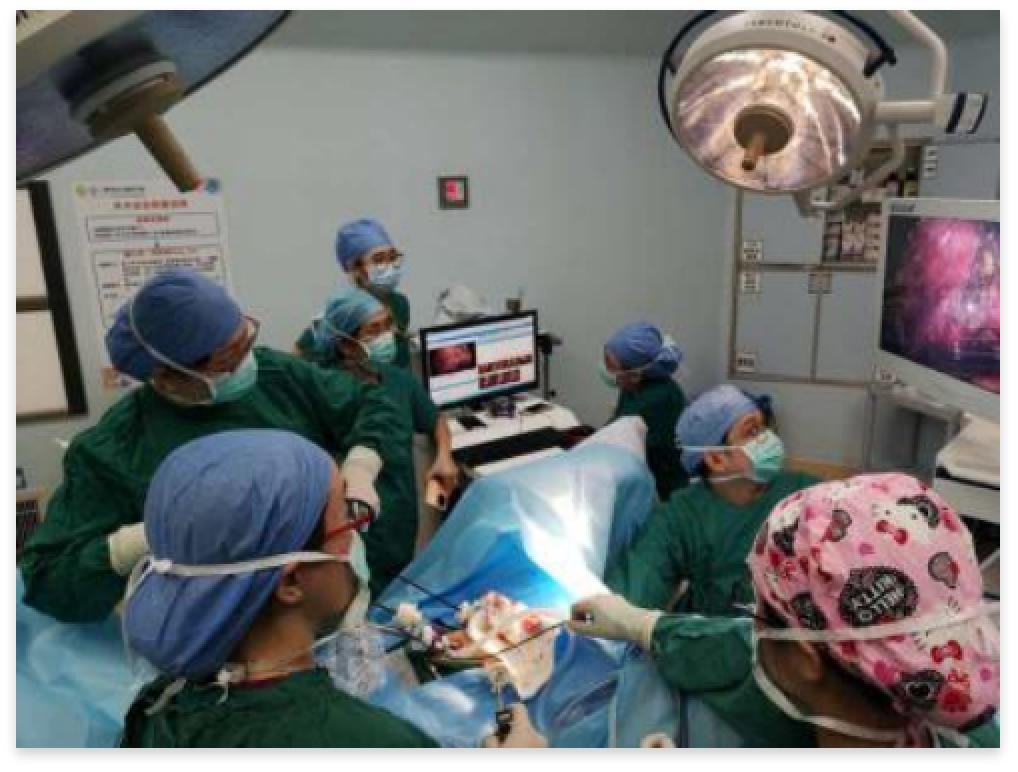 四名医生接力手术12小时,12名顶级专家联手挽救重症患者