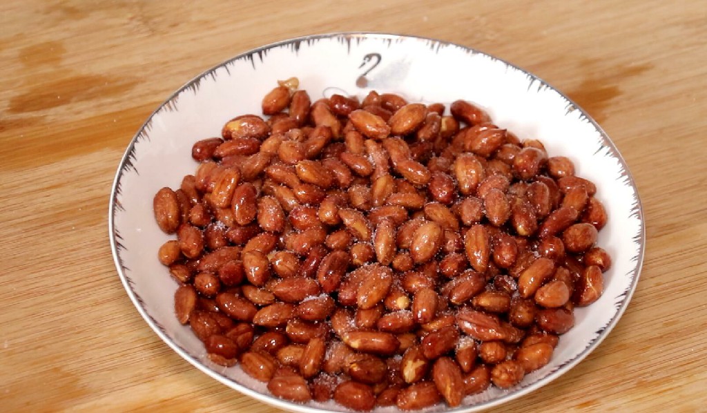 油炸花生米，万万不要直接炸了，多加这一步，不糊，放几天不返潮