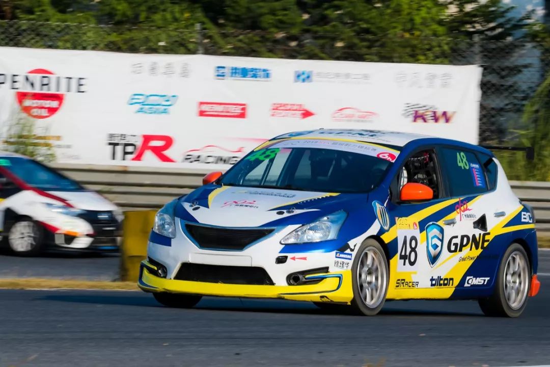 SEC广东R3排位激战,百威TPRRacing再夺杆