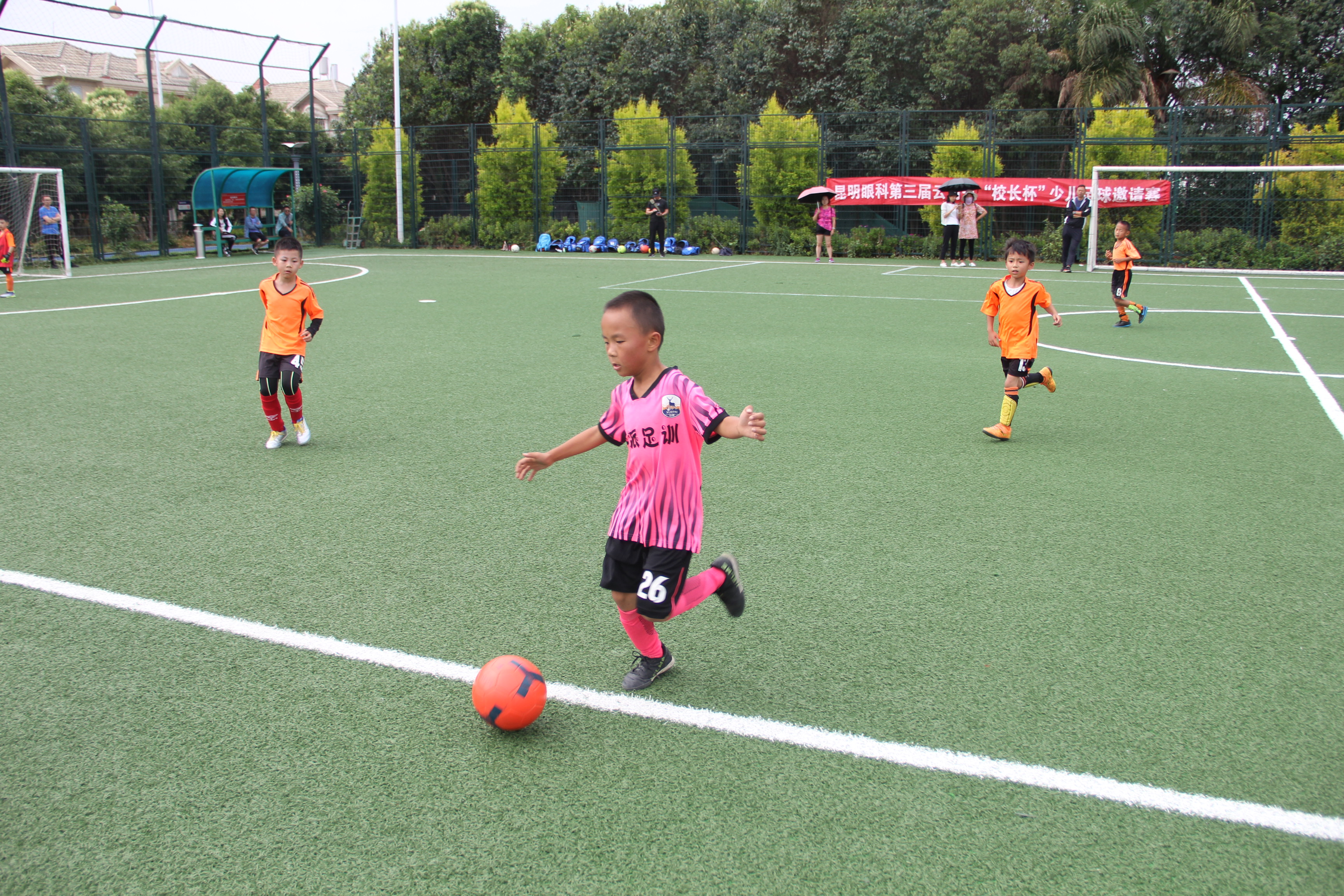 助推校园足球公益活动,助力青少年足球比赛
