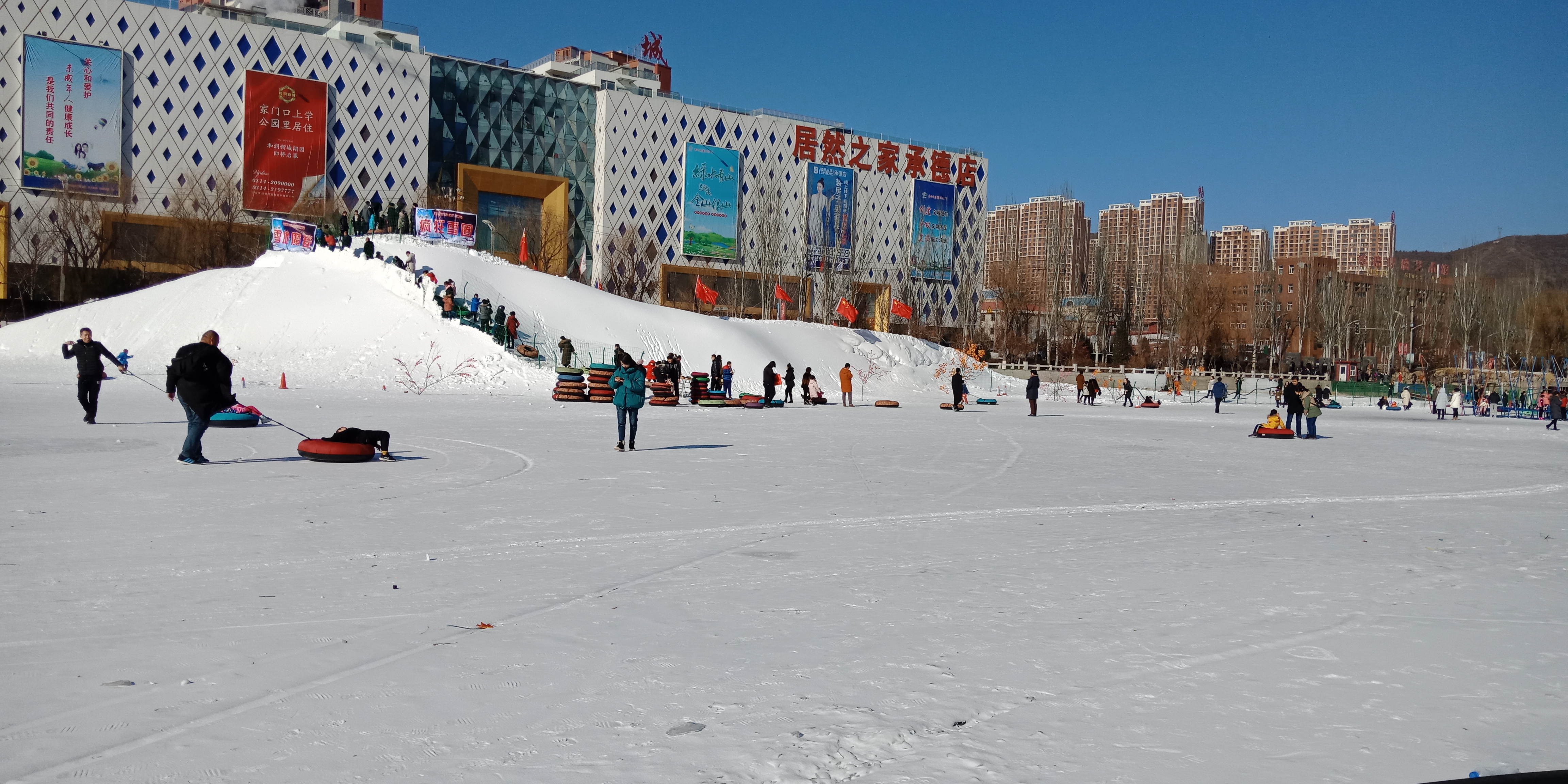 大寒节气习俗冰嬉,数九寒冬冰上跑