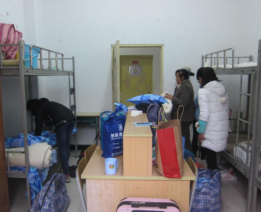 “贫民窟”大学宿舍遭学生嫌弃，环境“脏乱差”，新生表示想复读