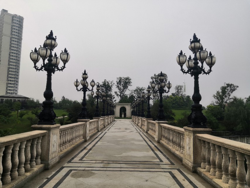 智慧城足球场夜场图片,智慧城足球场一圈多少米