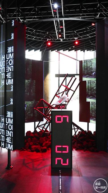 “誒，把你做的男装趋势笔记借我抄下”