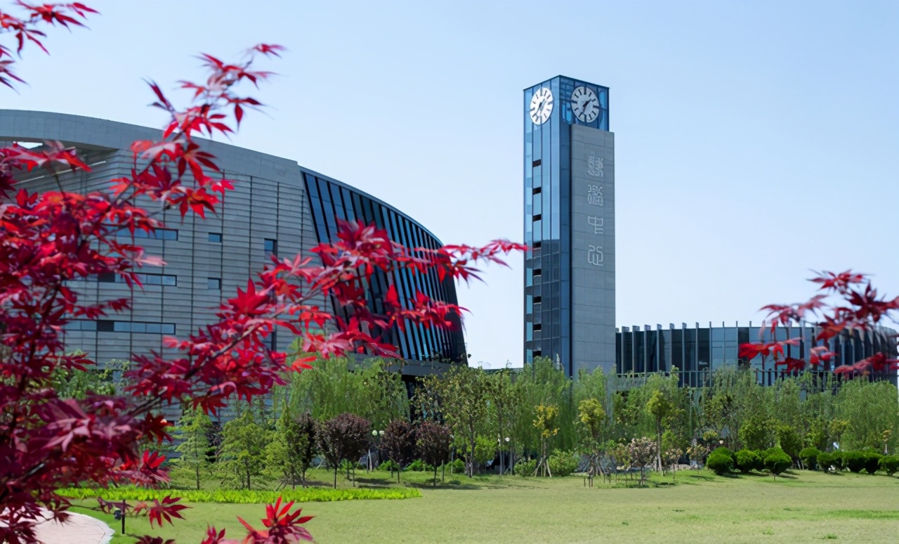 河南这所二本大学，录取分低，背景却十分强大！毕业就进银行上班