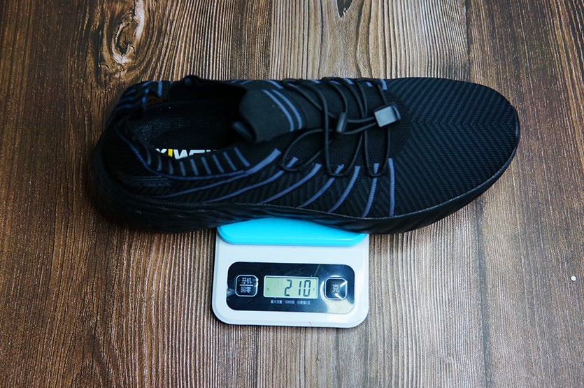 不怕脏，不怕水，还很轻！OneMix小黑鞋评测