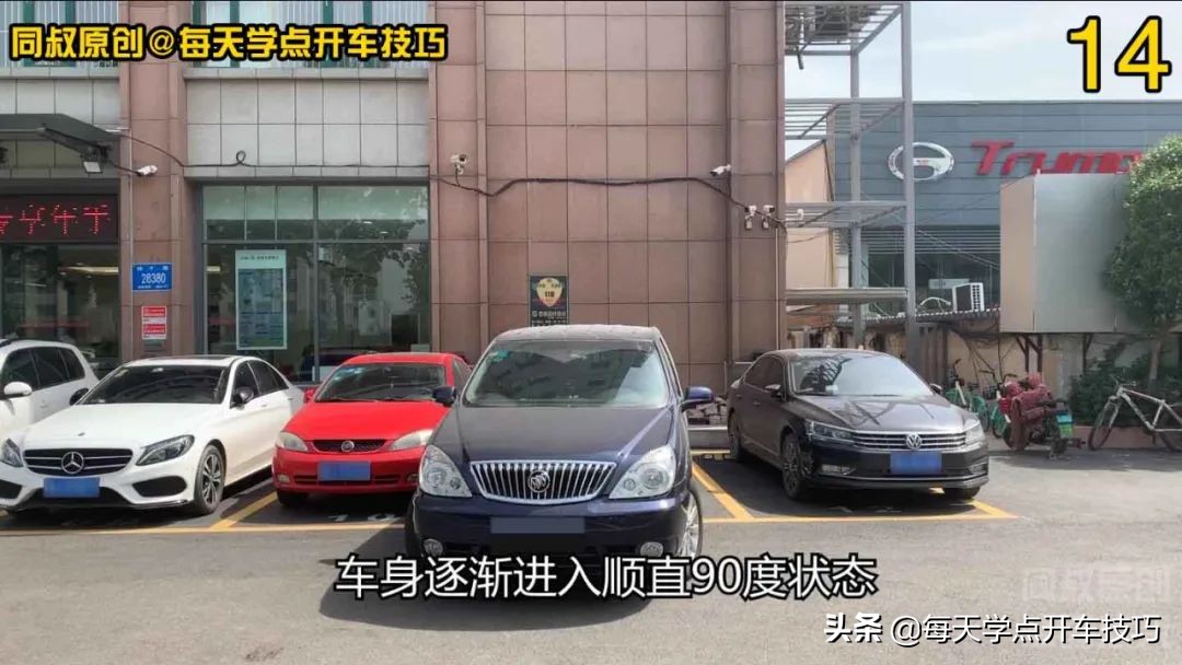 左右都有车位置窄如何入库,车位前过道太窄怎么入库