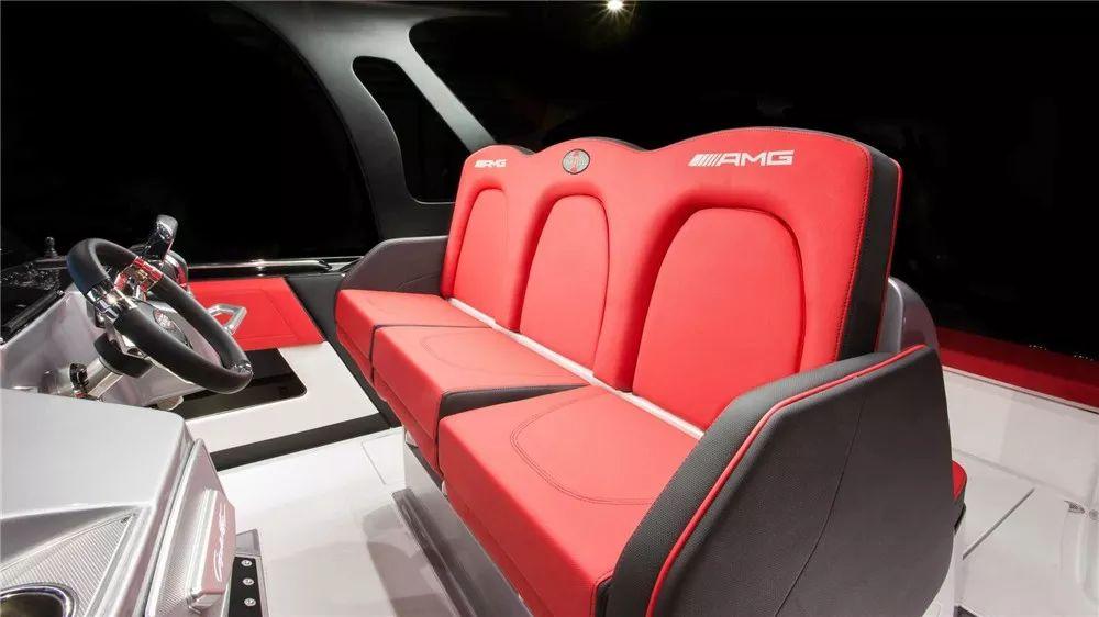 开过我们的豪车，再坐一坐我们的游艇！