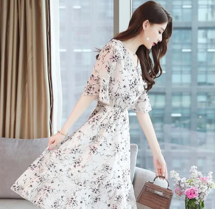 清爽又透气雪纺连衣裙穿着不闷,夏季雪纺连衣裙气质高级感轻奢