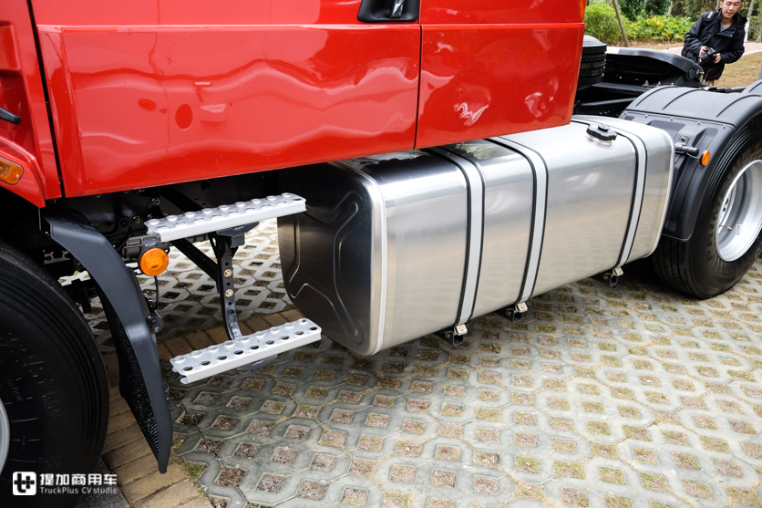 30万左右的卡车,30万国六牵引车