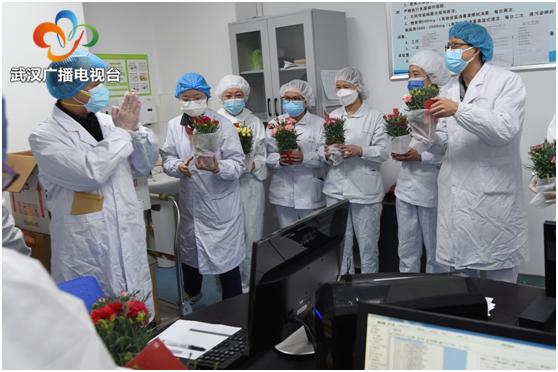 云南鲜花专列直达武汉金银潭医院院长替花农致谢白衣天使