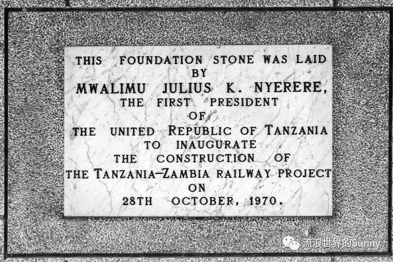 流浪非洲，乘坐中国援建火车去赞比亚，满满的亲切